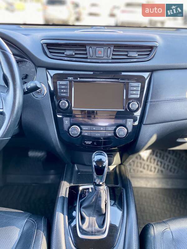 Позашляховик / Кросовер Nissan Rogue 2018 в Львові