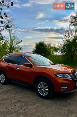 Внедорожник / Кроссовер Nissan Rogue 2017 в Львове