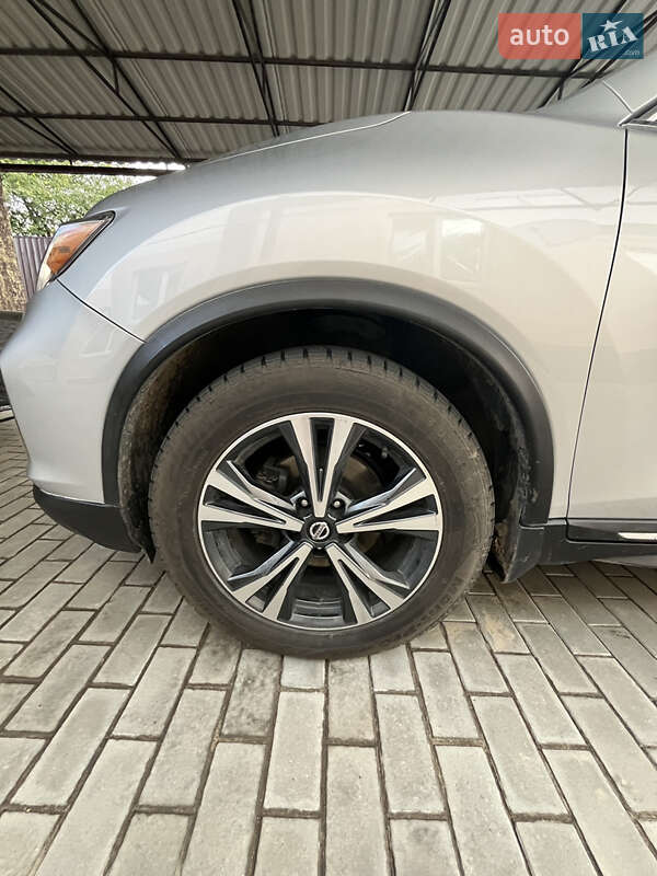 Позашляховик / Кросовер Nissan Rogue 2018 в Охтирці