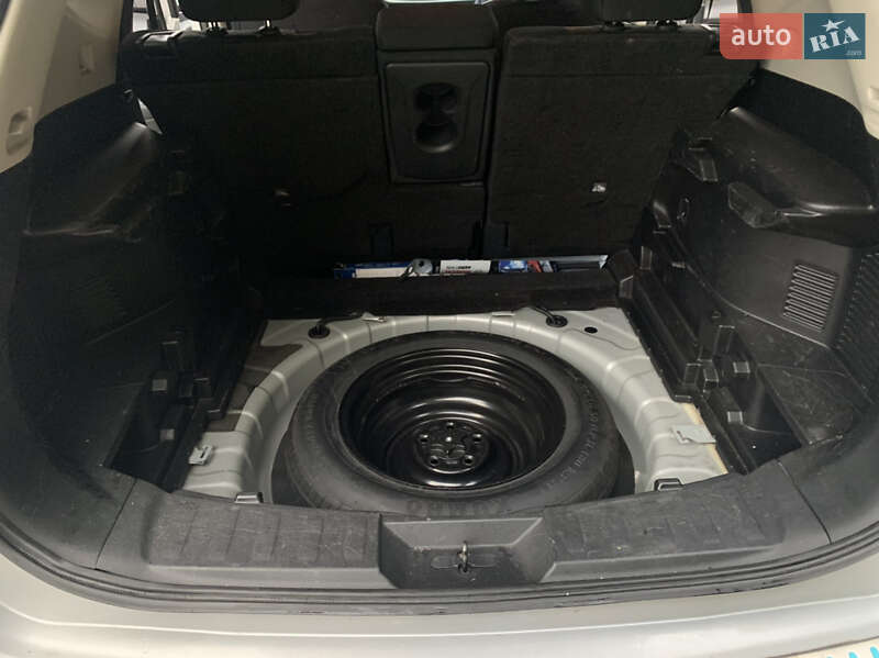 Позашляховик / Кросовер Nissan Rogue 2016 в Львові