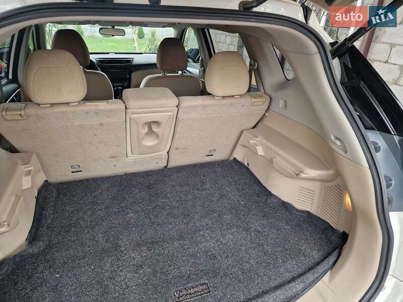 Позашляховик / Кросовер Nissan Rogue 2016 в Кам'янському