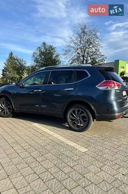 Внедорожник / Кроссовер Nissan Rogue 2016 в 