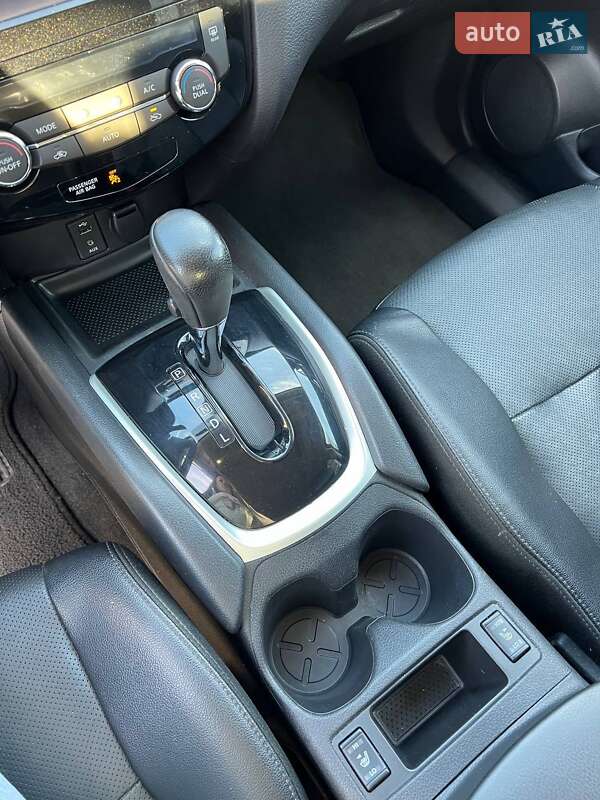 Позашляховик / Кросовер Nissan Rogue 2016 в Івано-Франківську