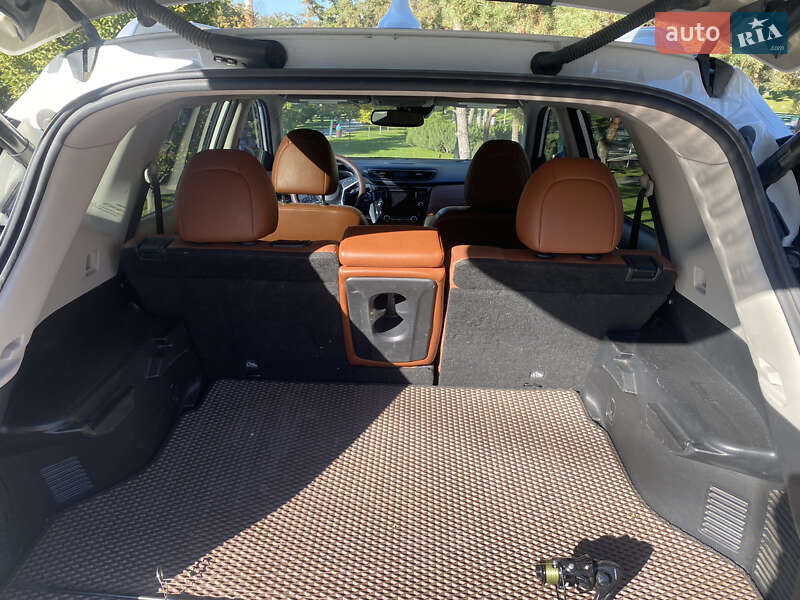 Внедорожник / Кроссовер Nissan Rogue 2019 в Ирпене