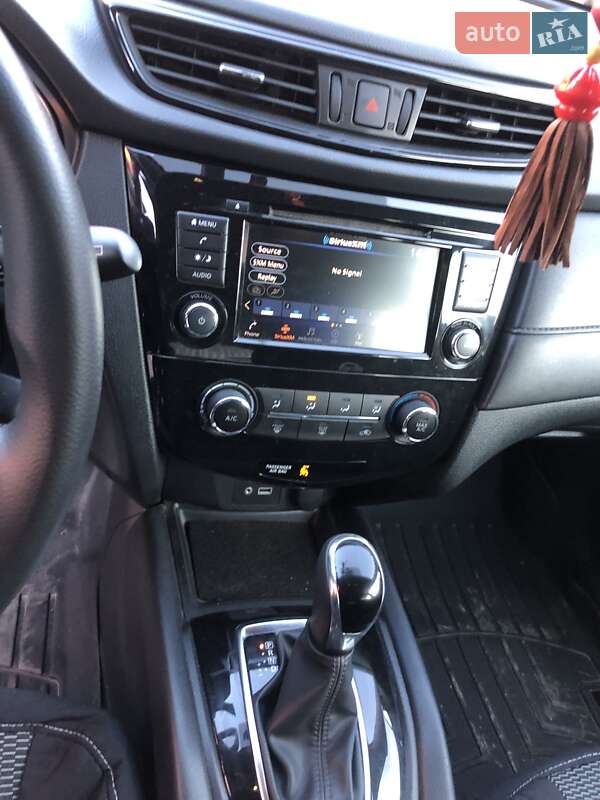 Внедорожник / Кроссовер Nissan Rogue 2017 в Тернополе