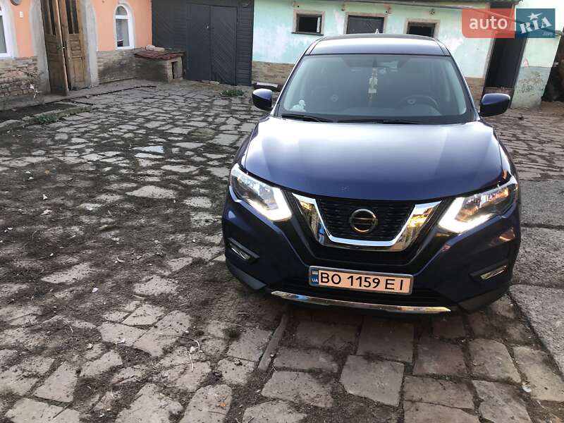 Внедорожник / Кроссовер Nissan Rogue 2017 в Тернополе