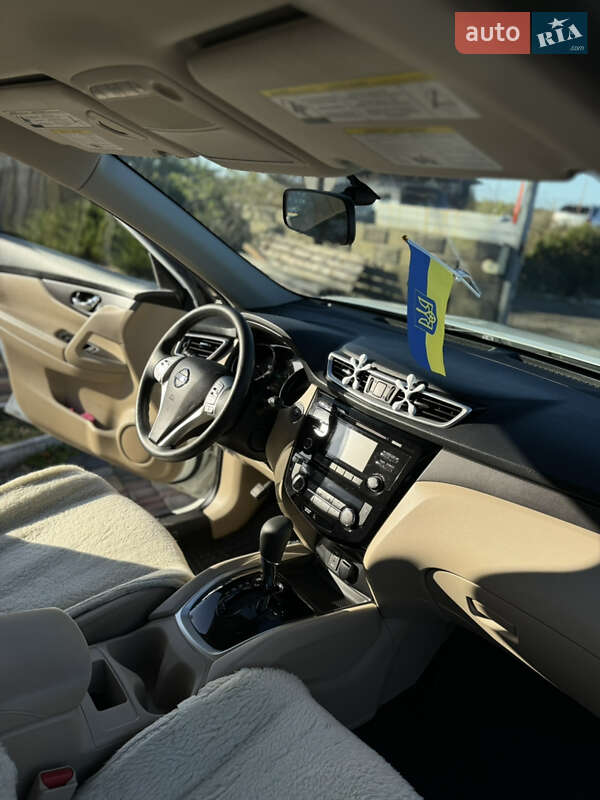 Внедорожник / Кроссовер Nissan Rogue 2015 в Сарнах