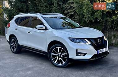 Внедорожник / Кроссовер Nissan Rogue 2017 в Тернополе