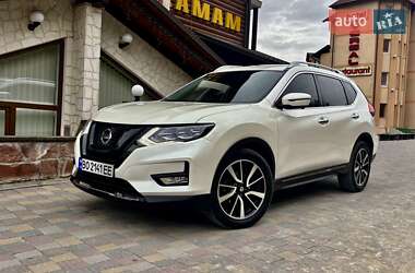 Внедорожник / Кроссовер Nissan Rogue 2017 в Тернополе