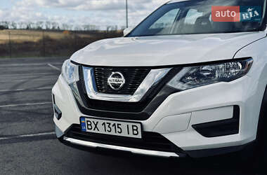 Внедорожник / Кроссовер Nissan Rogue 2017 в Ровно