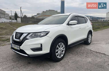 Внедорожник / Кроссовер Nissan Rogue 2017 в Кременчуге