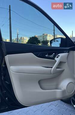 Внедорожник / Кроссовер Nissan Rogue 2016 в 