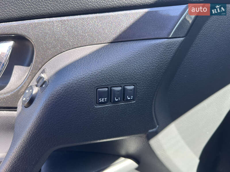 Внедорожник / Кроссовер Nissan Rogue 2018 в Киеве