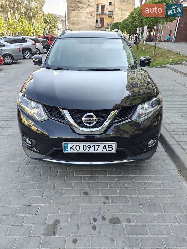 Позашляховик / Кросовер Nissan Rogue 2015 в Львові