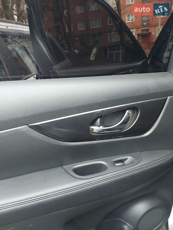 Внедорожник / Кроссовер Nissan Rogue 2017 в Ровно