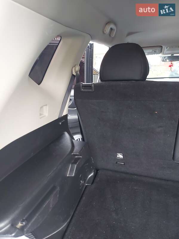 Внедорожник / Кроссовер Nissan Rogue 2017 в Ровно