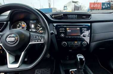 Внедорожник / Кроссовер Nissan Rogue 2017 в Кременчуге