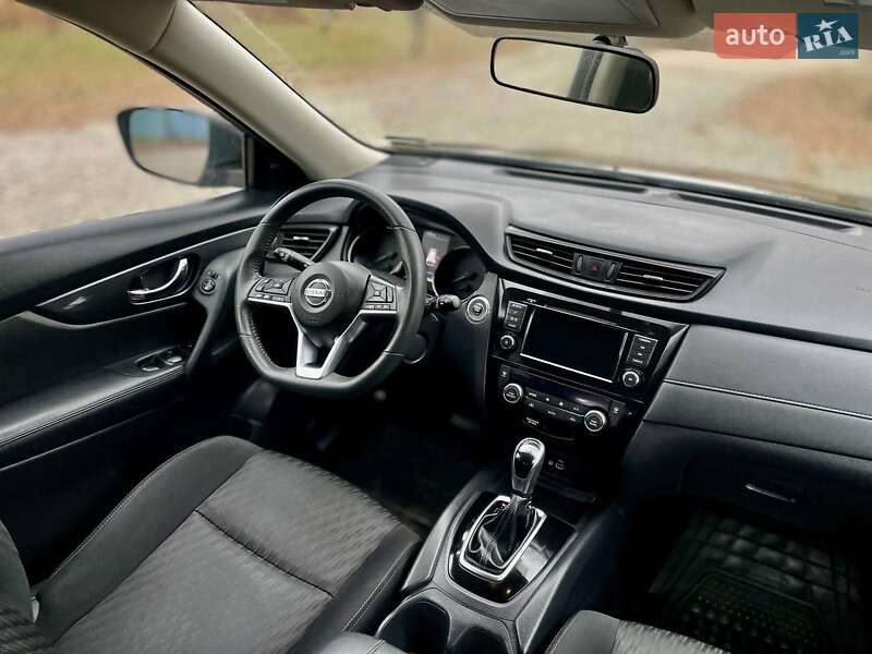 Внедорожник / Кроссовер Nissan Rogue 2017 в Полтаве