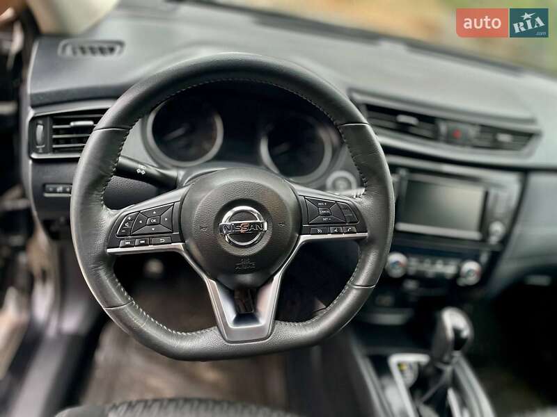 Внедорожник / Кроссовер Nissan Rogue 2017 в Полтаве