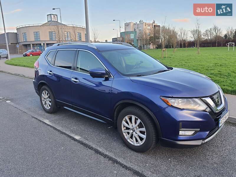 Внедорожник / Кроссовер Nissan Rogue 2017 в Межгорье