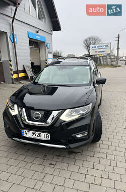 Внедорожник / Кроссовер Nissan Rogue 2017 в Ивано-Франковске