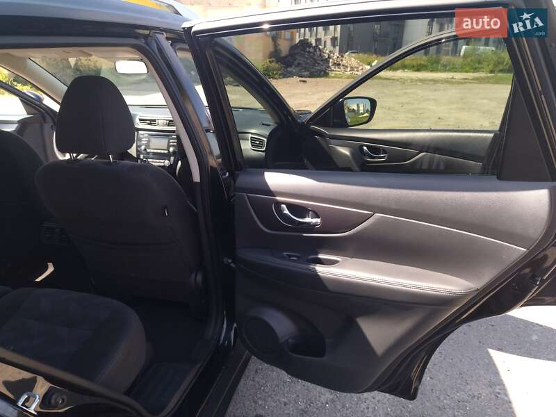 Позашляховик / Кросовер Nissan Rogue 2016 в Львові