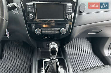 Внедорожник / Кроссовер Nissan Rogue 2018 в 