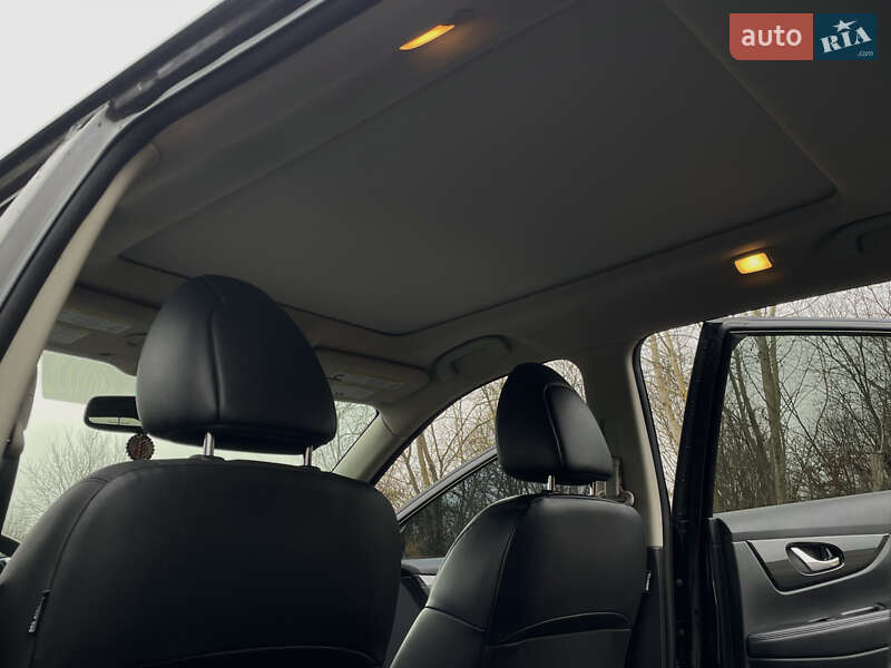 Позашляховик / Кросовер Nissan Rogue 2015 в Львові