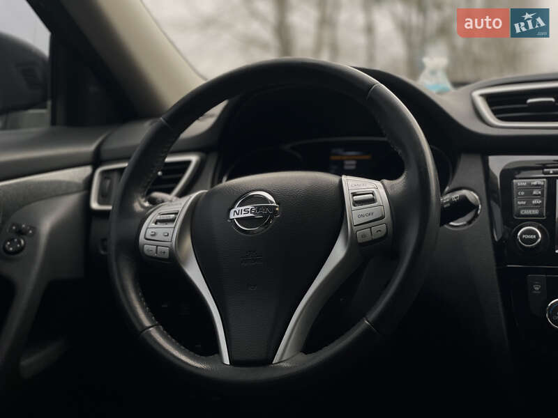 Позашляховик / Кросовер Nissan Rogue 2015 в Львові