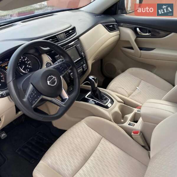 Внедорожник / Кроссовер Nissan Rogue 2019 в 