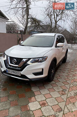 Позашляховик / Кросовер Nissan Rogue 2017 в Львові