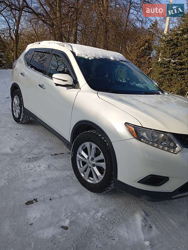 Позашляховик / Кросовер Nissan Rogue 2016 в Пустомитах