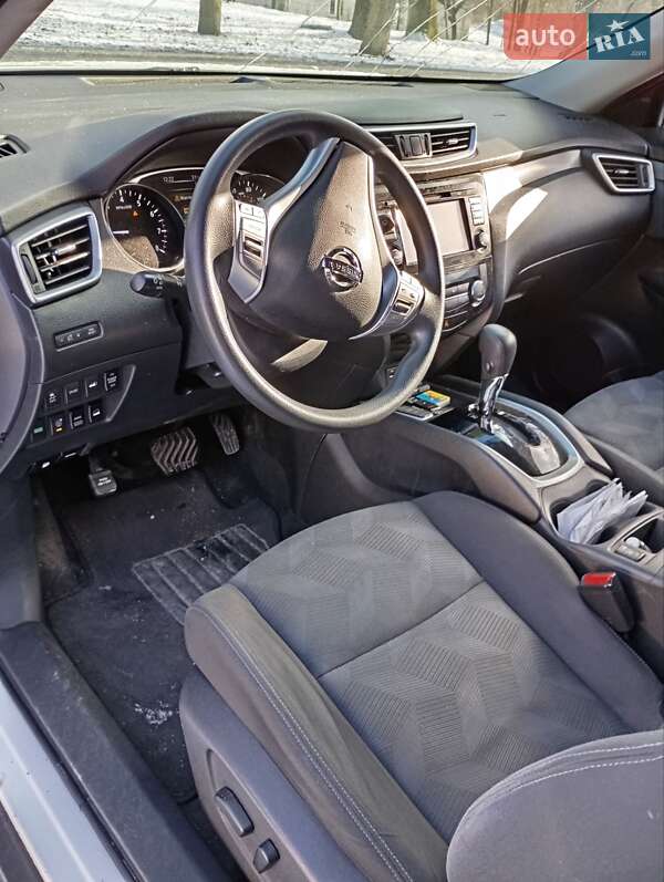 Позашляховик / Кросовер Nissan Rogue 2016 в Пустомитах