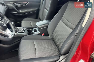 Внедорожник / Кроссовер Nissan Rogue 2017 в 