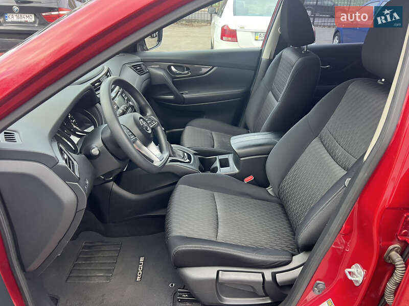 Позашляховик / Кросовер Nissan Rogue 2017 в Києві