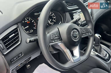 Внедорожник / Кроссовер Nissan Rogue 2017 в 