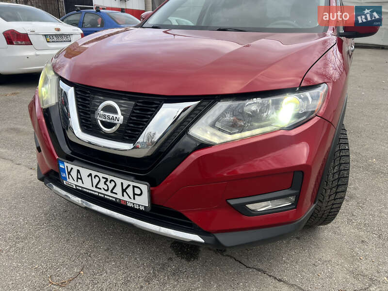 Позашляховик / Кросовер Nissan Rogue 2017 в Києві