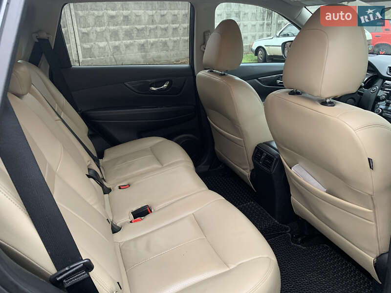 Внедорожник / Кроссовер Nissan Rogue 2016 в Кременчуге