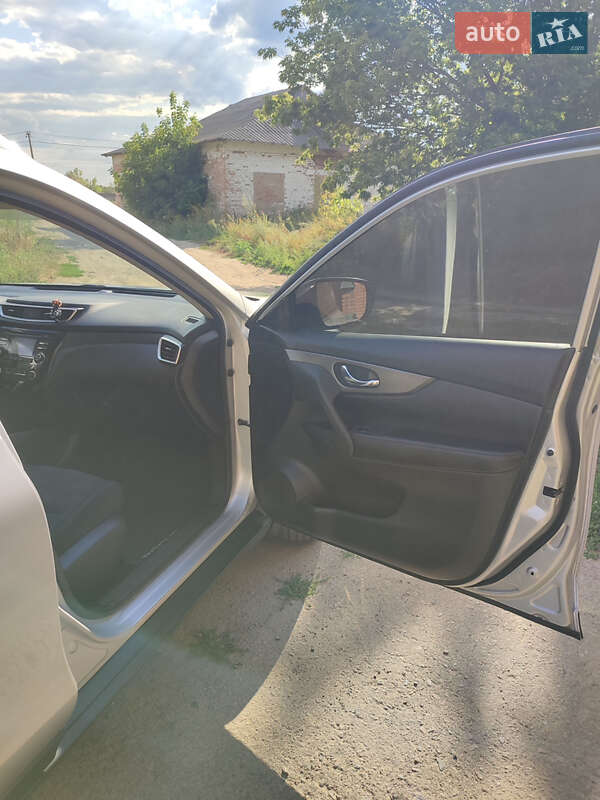 Позашляховик / Кросовер Nissan Rogue 2015 в Опішне