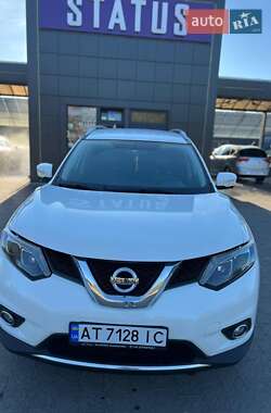 Внедорожник / Кроссовер Nissan Rogue 2015 в Самборе