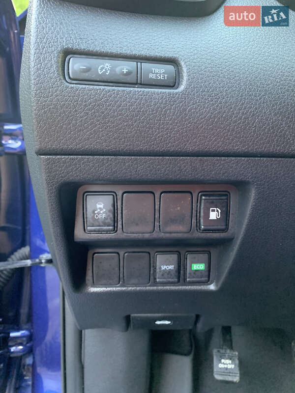 Внедорожник / Кроссовер Nissan Rogue 2017 в Радивилове