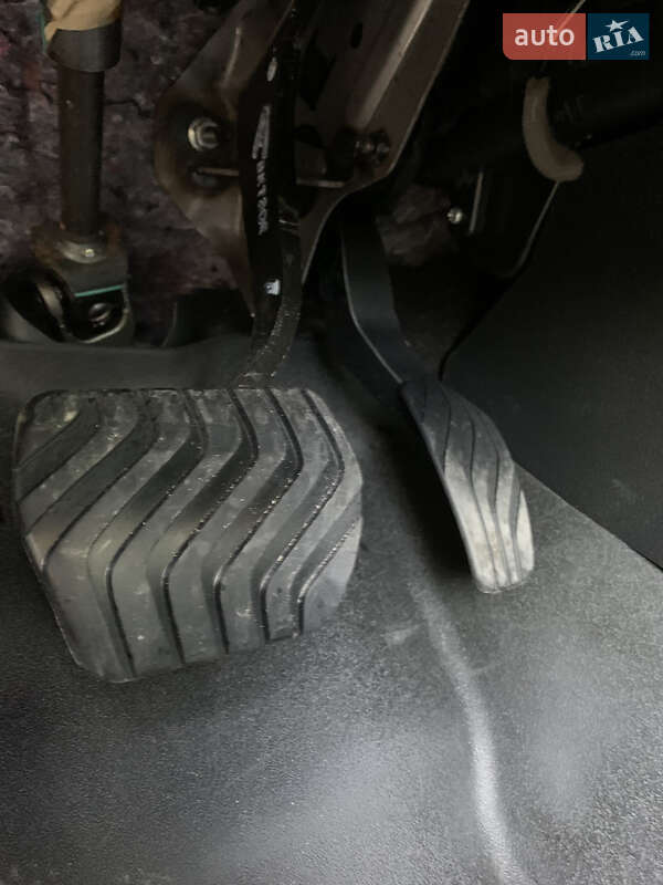 Внедорожник / Кроссовер Nissan Rogue 2017 в Радивилове