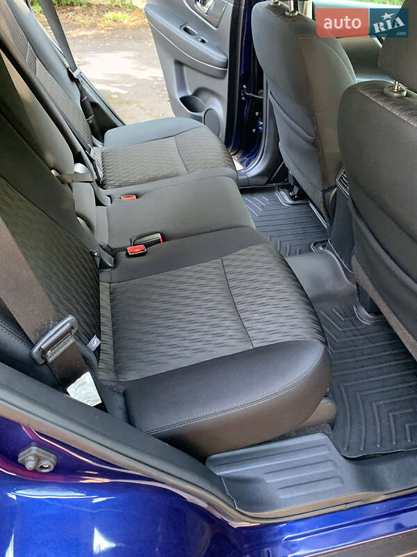 Внедорожник / Кроссовер Nissan Rogue 2017 в Радивилове