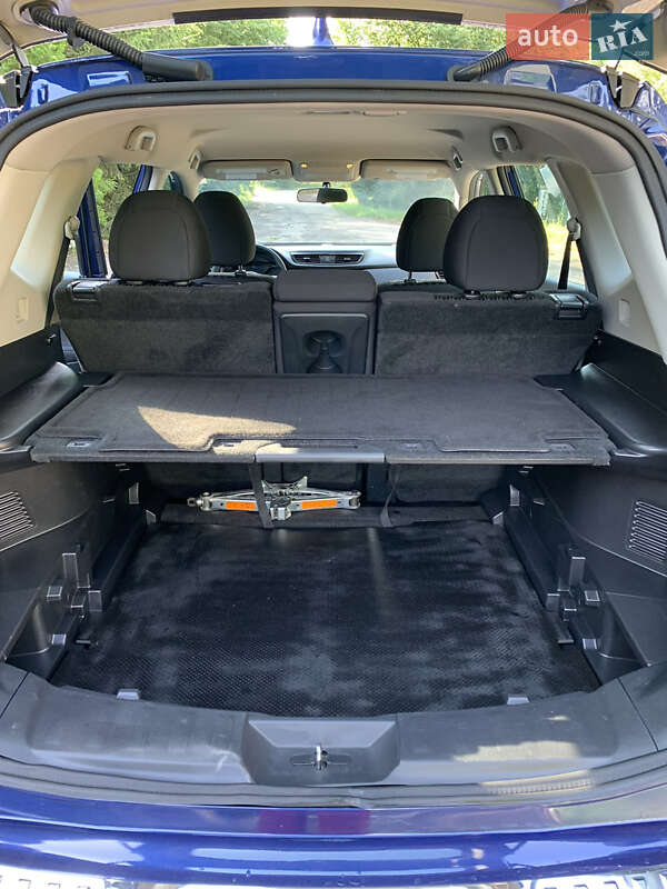 Внедорожник / Кроссовер Nissan Rogue 2017 в Радивилове