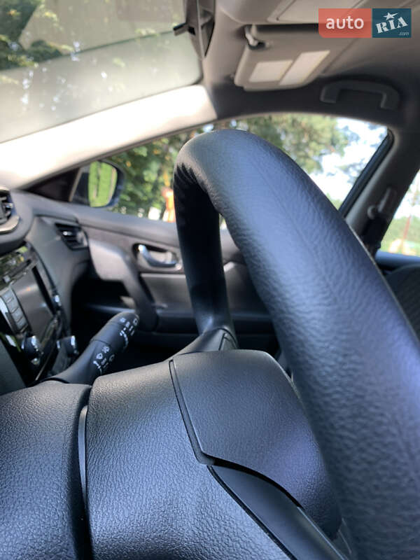 Внедорожник / Кроссовер Nissan Rogue 2017 в Радивилове