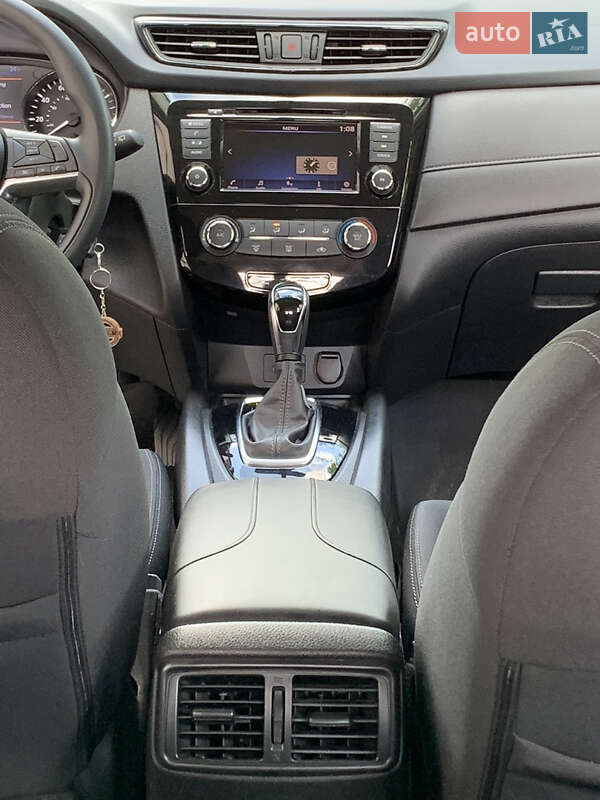 Внедорожник / Кроссовер Nissan Rogue 2017 в Радивилове