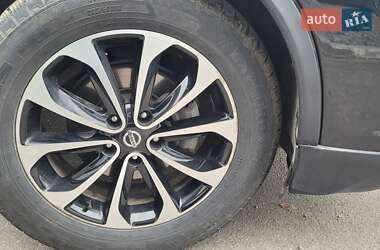 Внедорожник / Кроссовер Nissan Rogue 2019 в 