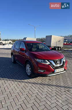 Позашляховик / Кросовер Nissan Rogue 2016 в Городку