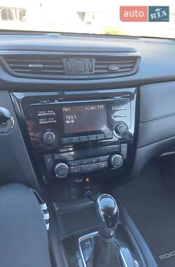 Позашляховик / Кросовер Nissan Rogue 2017 в 