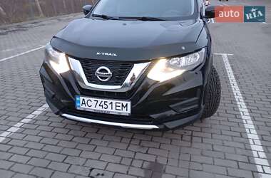 Внедорожник / Кроссовер Nissan Rogue 2017 в Дубно